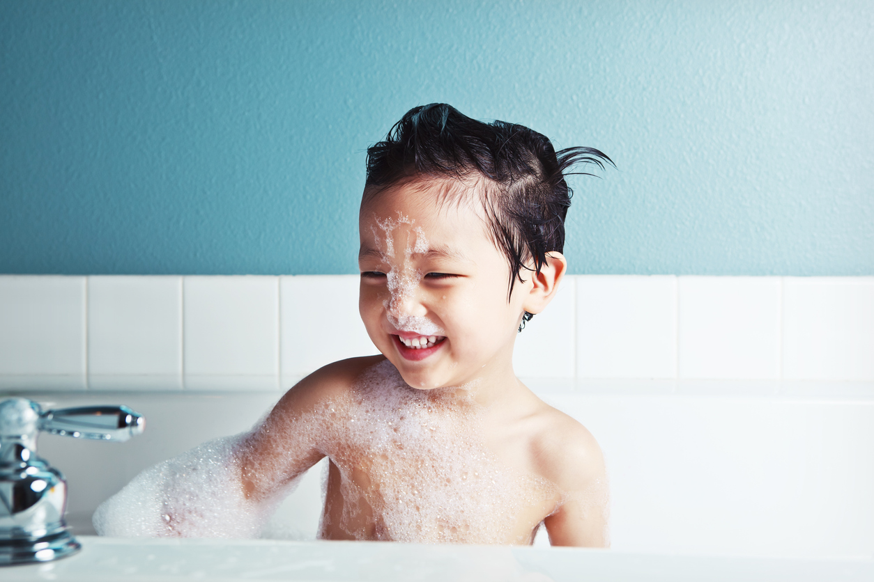 Como hacer la hora del baño de tu bebe divertida y relajante.jpg