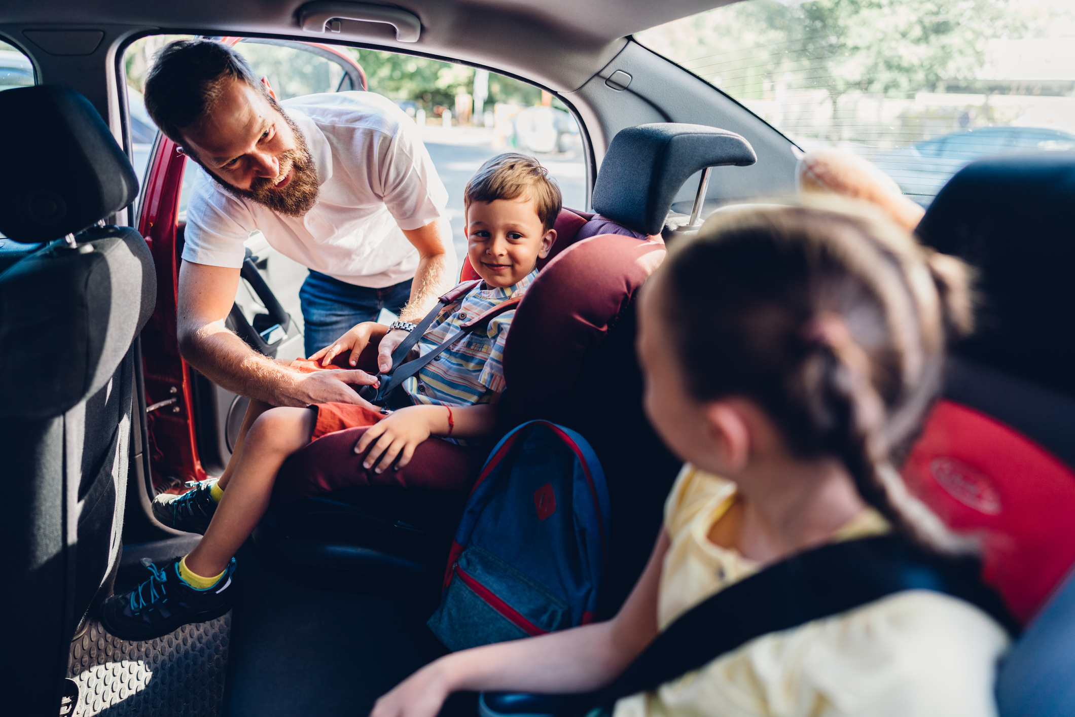 Seguridad infantil en automoviles durante los viajes y estimulacion del desarrollo a traves de actividades recreativas (1).jpg